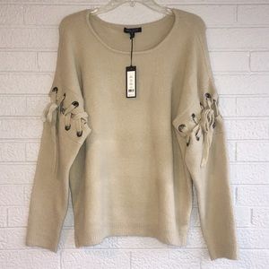 NWT Romeo & Juliet sweater Size M